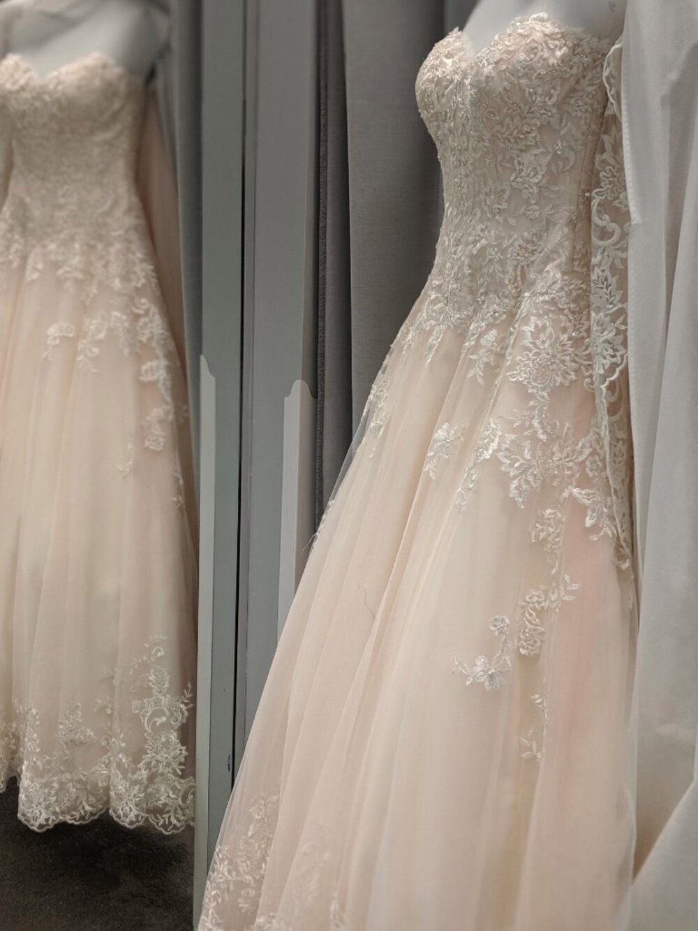 Wedding Dress - Lace and Tulle Ballgown - David's Bridal V3836